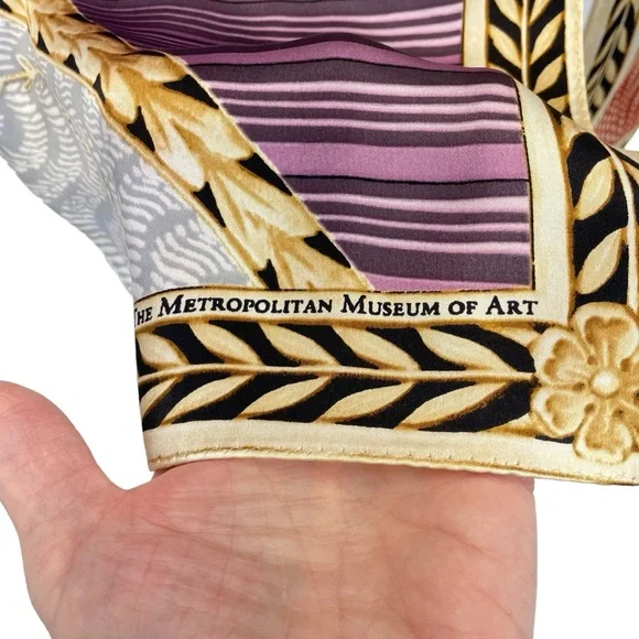 The Met Silk Scarf OS - Picture 2 of 13